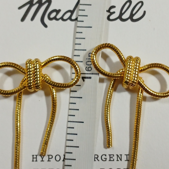 π₯NEWπ₯β€οΈMadewellβ€οΈSnake Chain Light Gold Beautiful Bow Earringsπ₯ - Picture 5 of 5